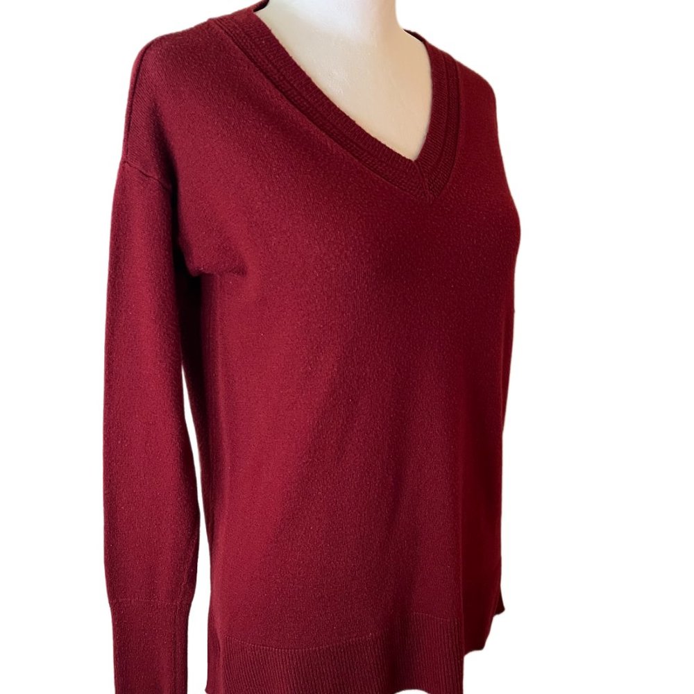 a.n.d e a w y Burgandy Vee Neck Lightweight Sweater  Size Small